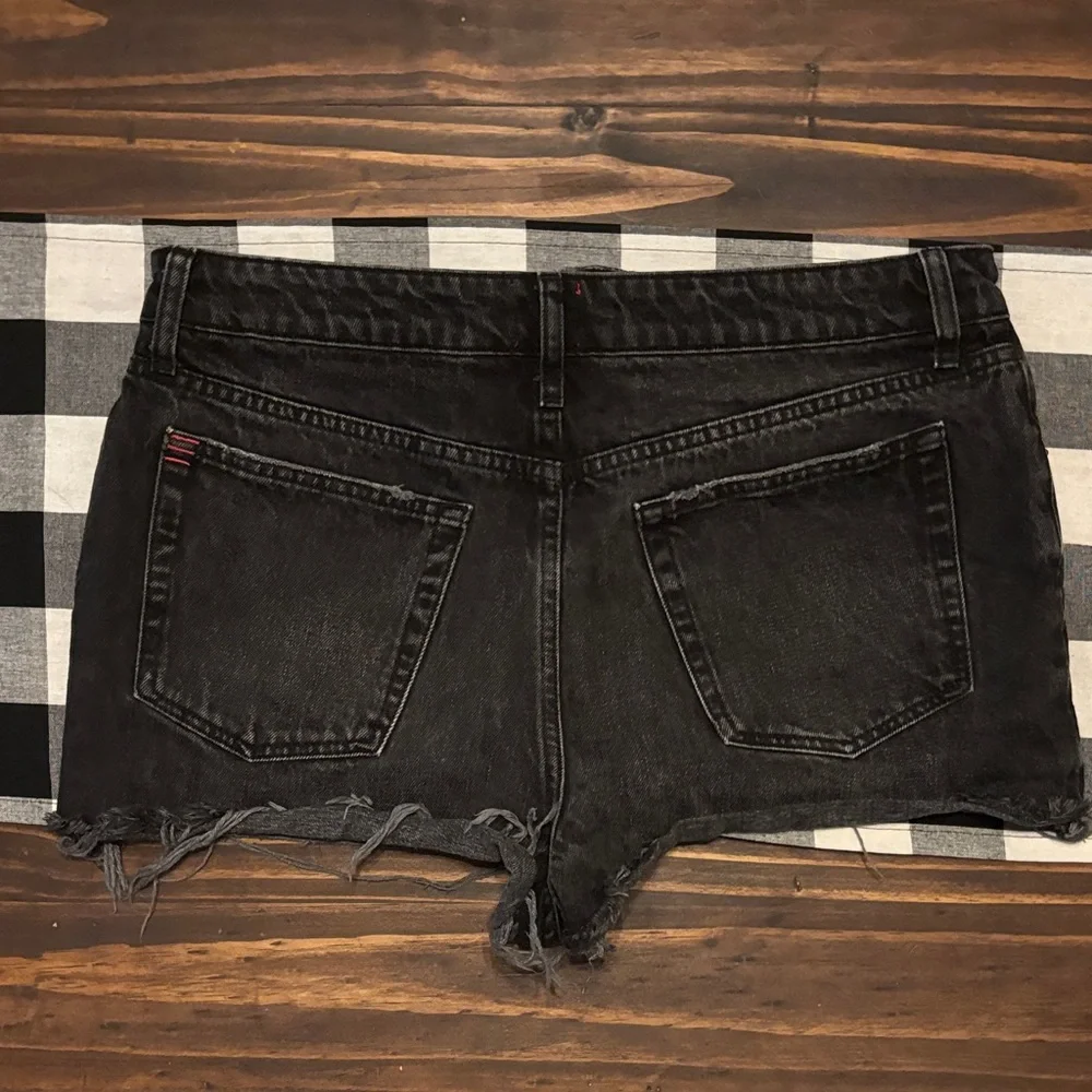 Bdg summer cut off black jean Distressed Denim Shorts 31